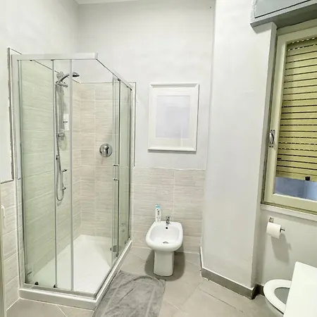 Romoli And 招待所 4*